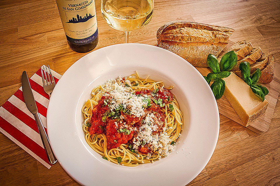 Spaghetti "Little Italy" mit Fleischbällchen in Tomatensauce