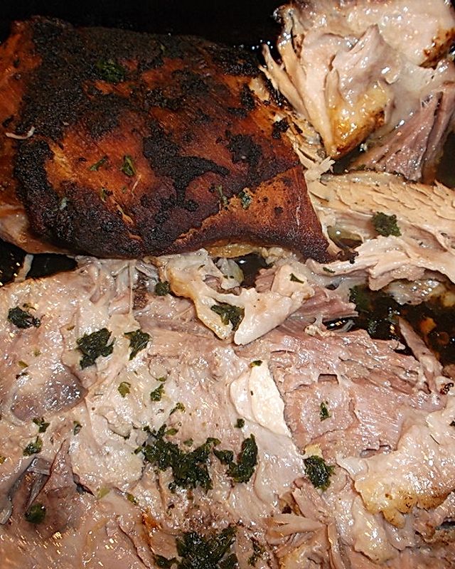 Bugspitz vom Schwein langsam in BBQ Sauce geschmort bis das Fleisch vom Knochen fällt - super rich finger licking pork