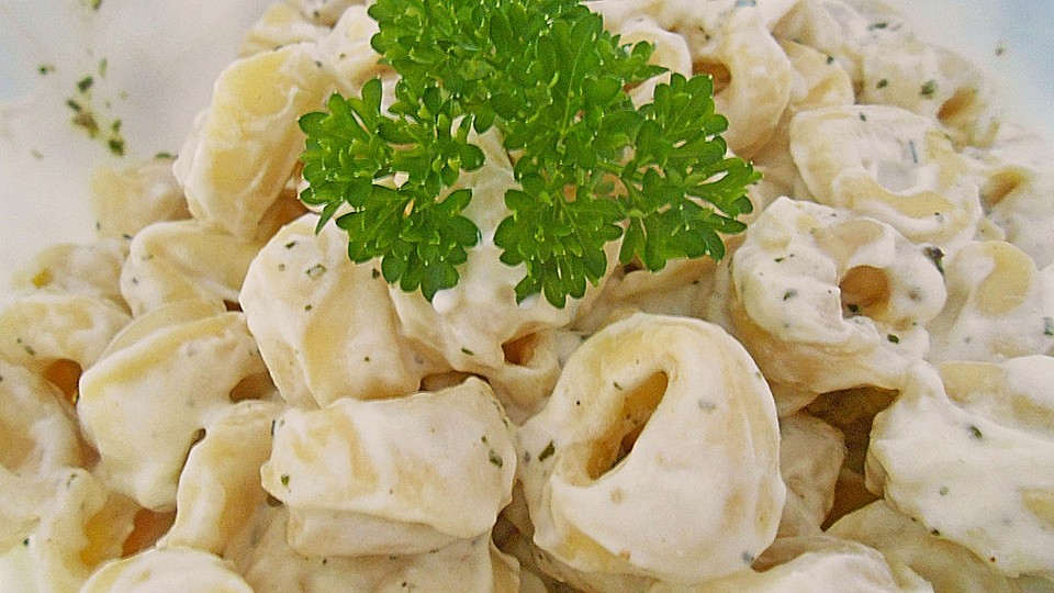 Ernies Käsetortellini mit Frischkäse-Pesto-Soße von Ernie91| Chefkoch Ernies Käsetortellini mit Frischkäse-Pesto-Soße von Ernie91| Chefkoch