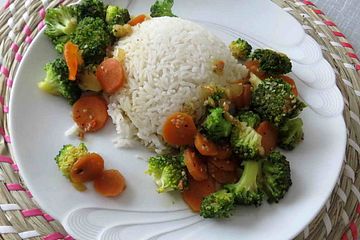 Schnelles Wok-Gemüse mit Brokkoli und Möhren