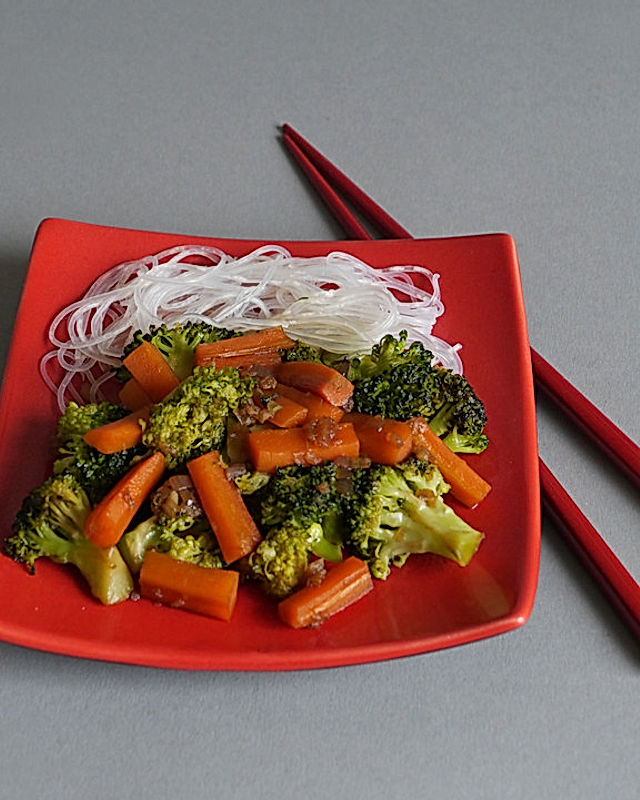 Schnelles Wok-Gemüse mit Brokkoli und Möhren