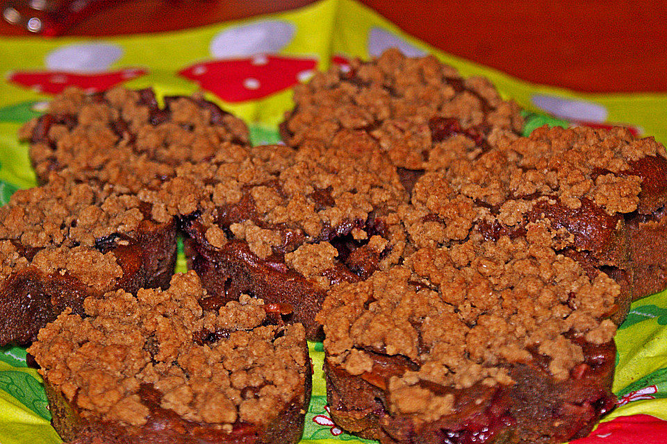 Apfel-Brombeer-Muffins mit Streuseln