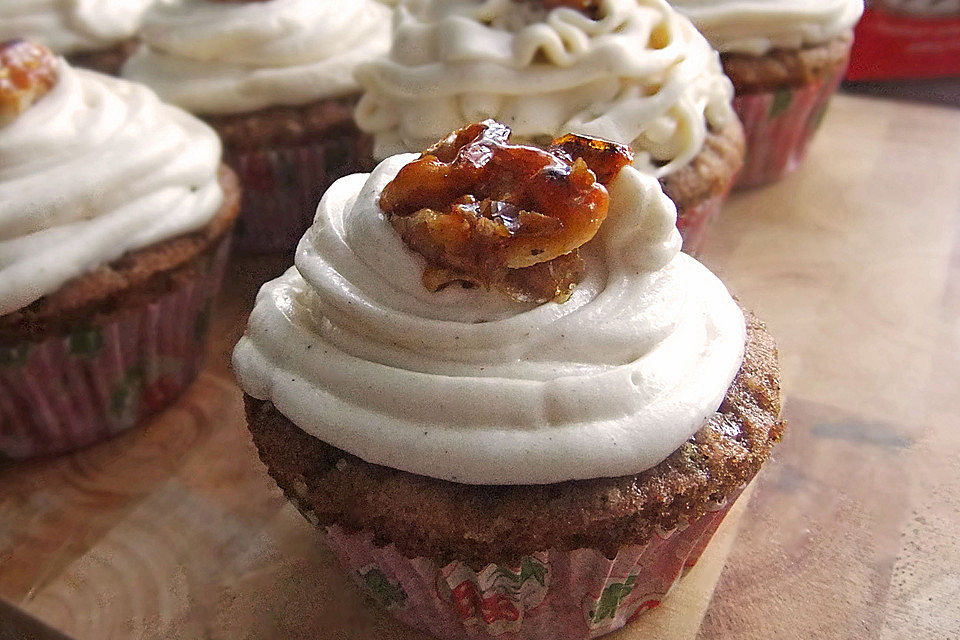 Walnuss-Zucchini-Zimt Cupcakes