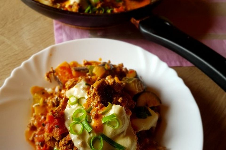 Hackfleischpfanne mit Tomaten und Gemüse