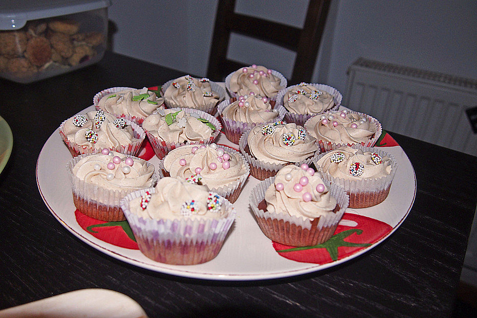 Red Velvet Cupcakes mit Zimt-Buttercreme