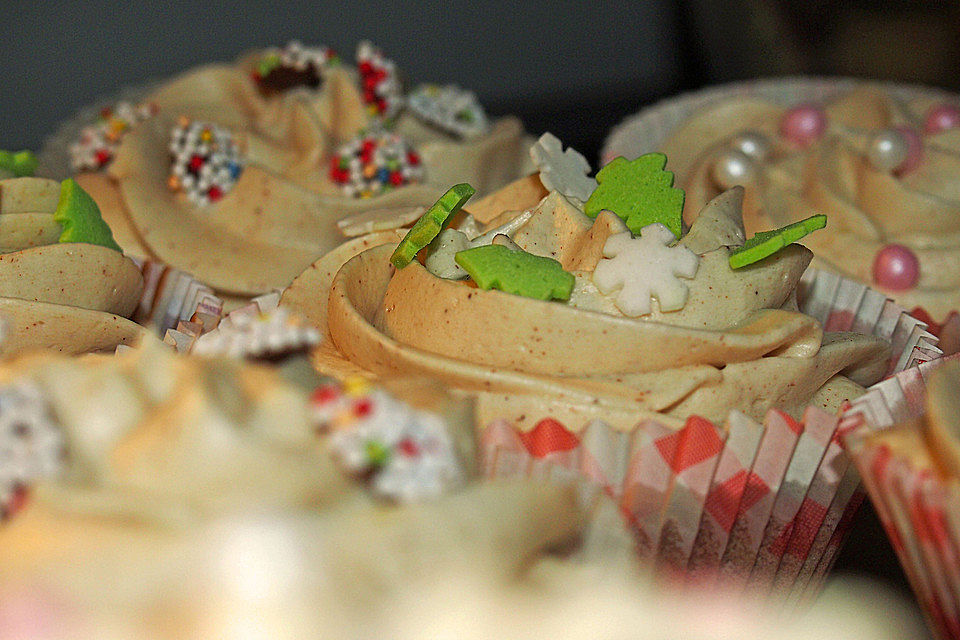 Red Velvet Cupcakes mit Zimt-Buttercreme