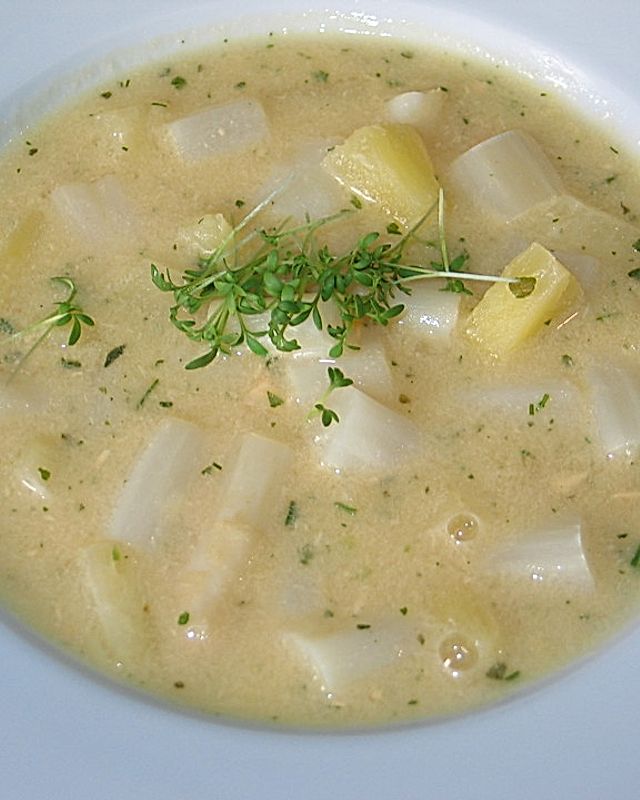Spargelcremesuppe mit Ananas