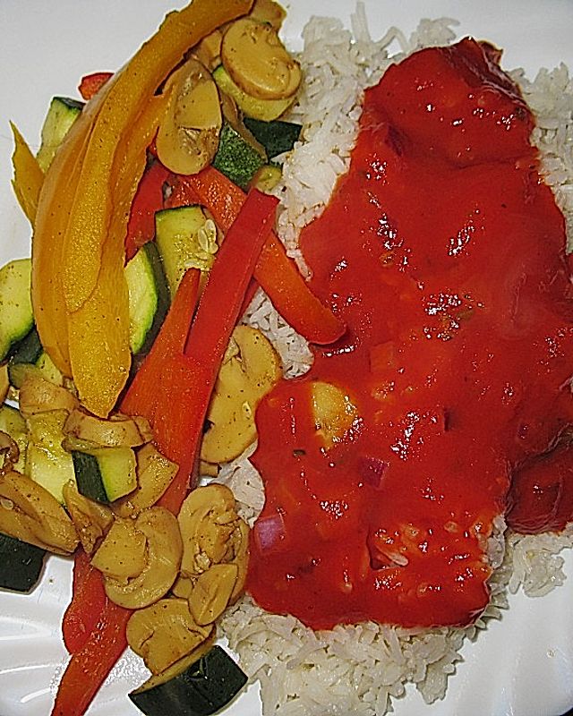 Backofengemüse mit Tomatensauce und Reis