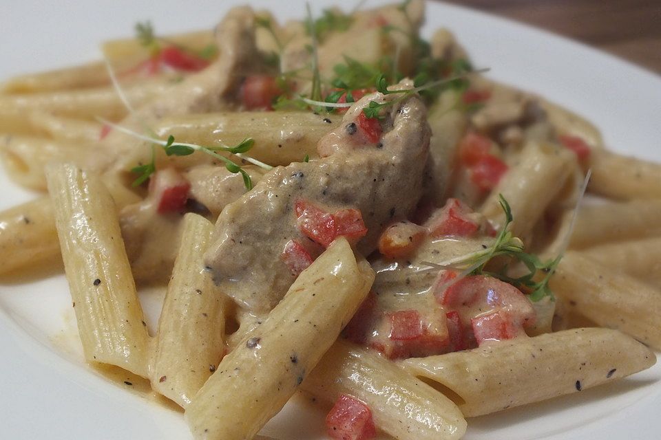 Nudel-Hähnchen-Pfanne mit Limettensoße