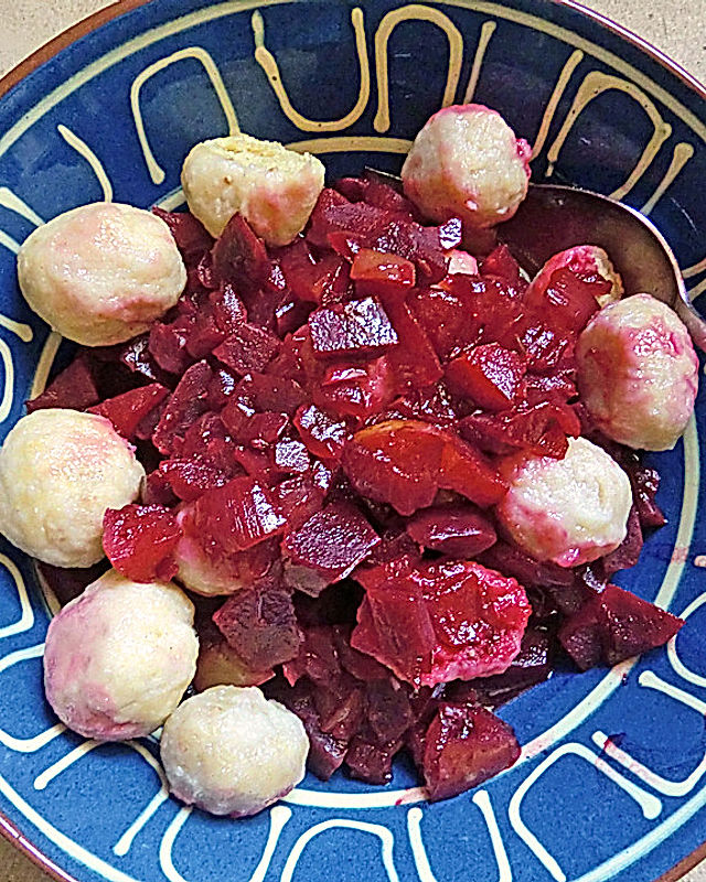 krümeltigers Senfklößchen mit Rote Bete-Gemüse