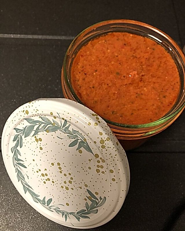 Rotes Pesto mit getrockneten Tomaten