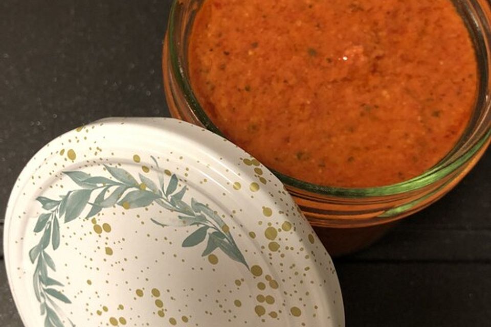 Rotes Pesto mit getrockneten Tomaten