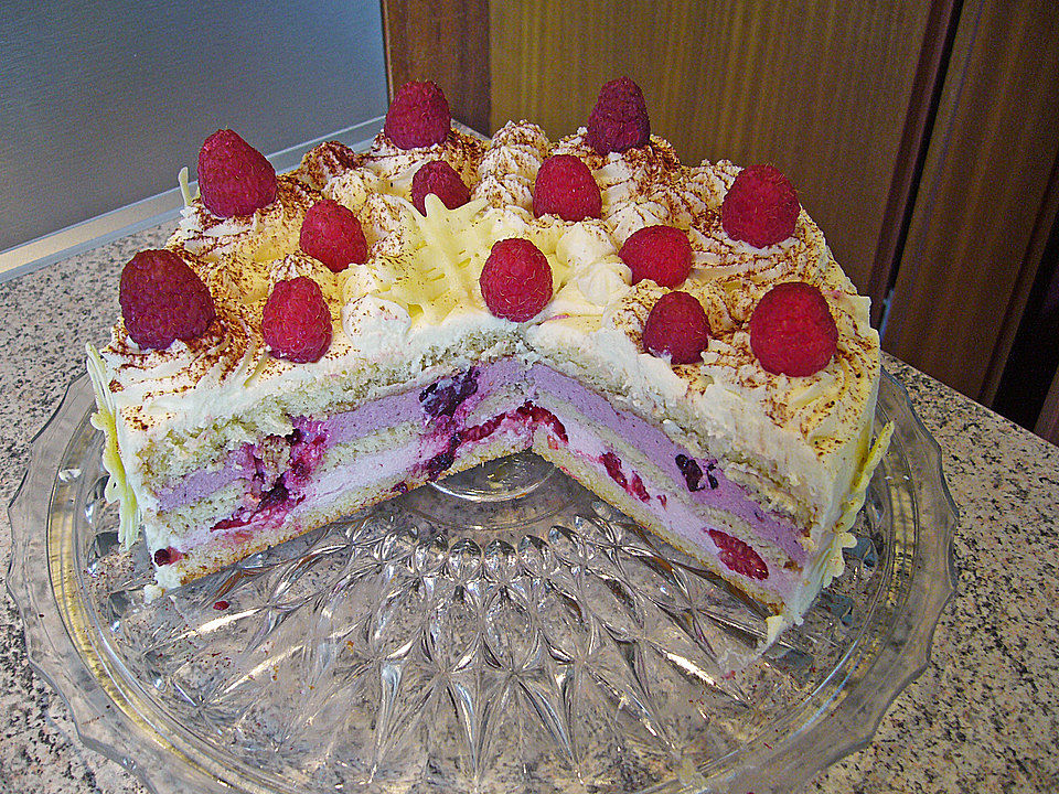 Weiße Schokoladentorte mit Himbeeren und Brombeeren von deadmidnight ...