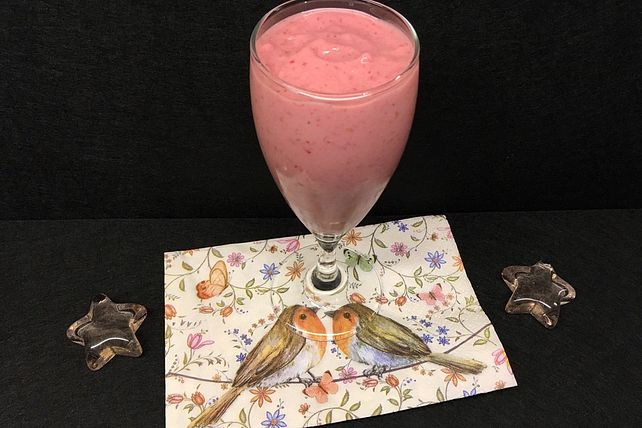 Eiskalter Erdbeer-Himbeer-Milchshake von Basilikumschnecke| Chefkoch
