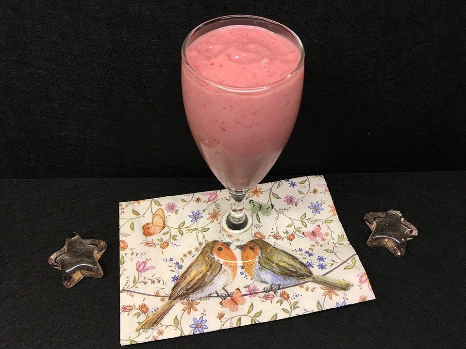 Eiskalter Erdbeer-Himbeer-Milchshake von Basilikumschnecke| Chefkoch
