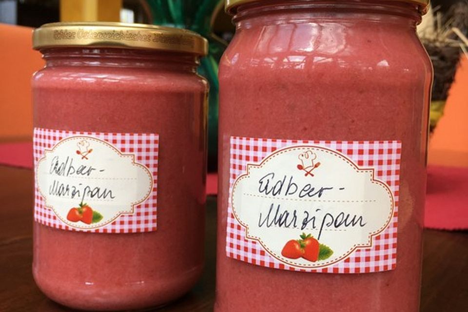 Fruchtaufstrich Erdbeer-Marzipan-Rum