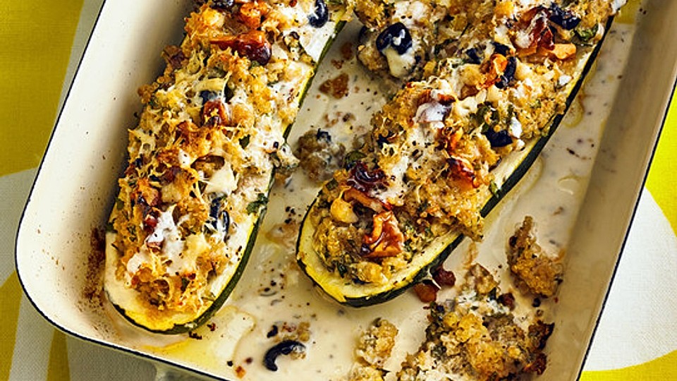 Mit Quinoa Gefullte Zucchini Mit Einem Walnuss Ziegenkase Topping Von Bo R Is Chefkoch