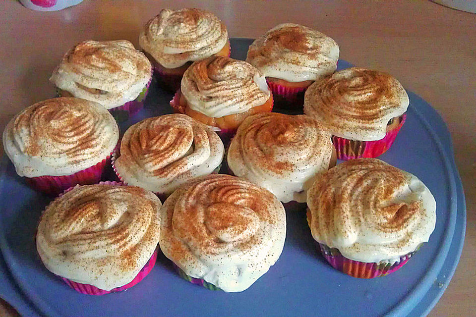 Apfel-Marzipan-Cupcakes mit leckerer Zimthaube