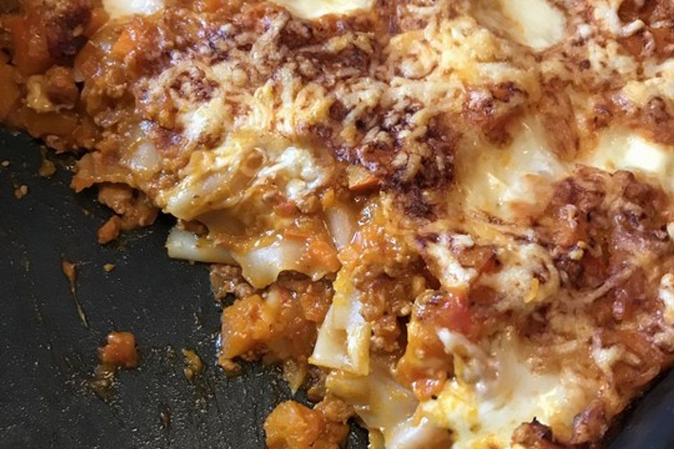 Lasagne  mit Kürbis-Tomatensoße und Hack