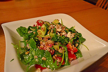Emmerreis-Salat mit Tomaten-Gurken-Salsa