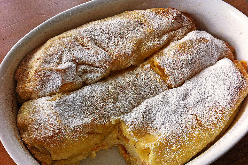 Topfen-Marillen-Strudel