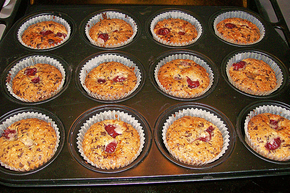 Kirsch-Mandel-Muffins mit Schokostreuseln