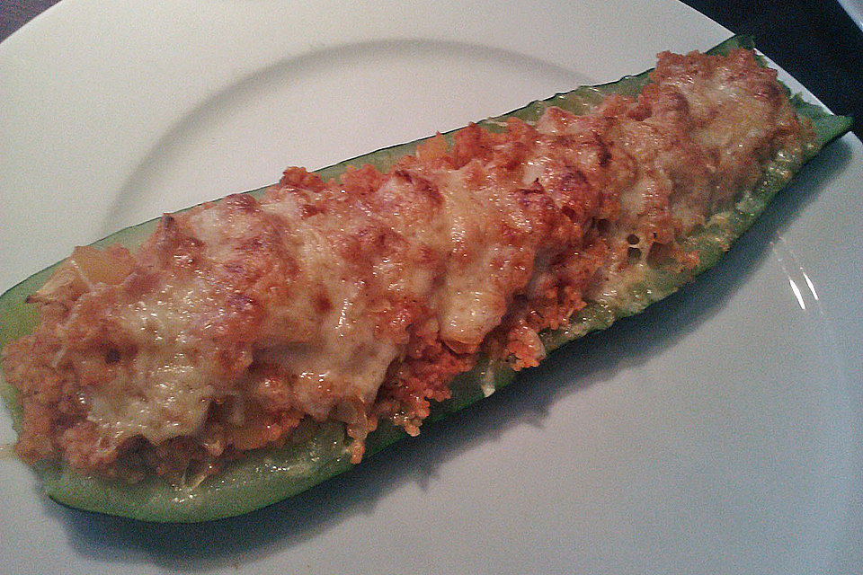 Gefüllte Zucchini