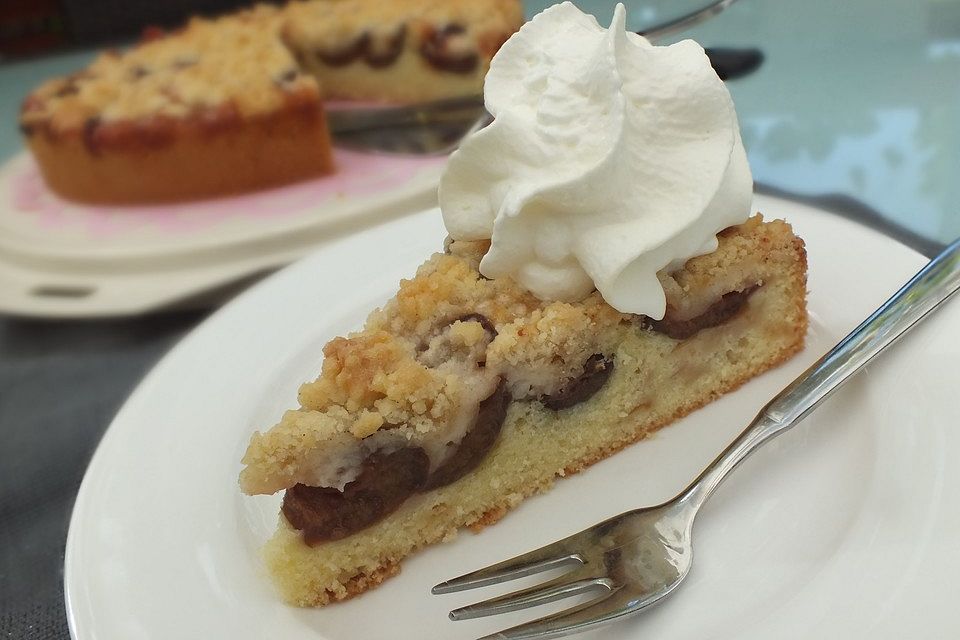 Zwetschgenkuchen vom Blech mit Rührteig und Streuseln