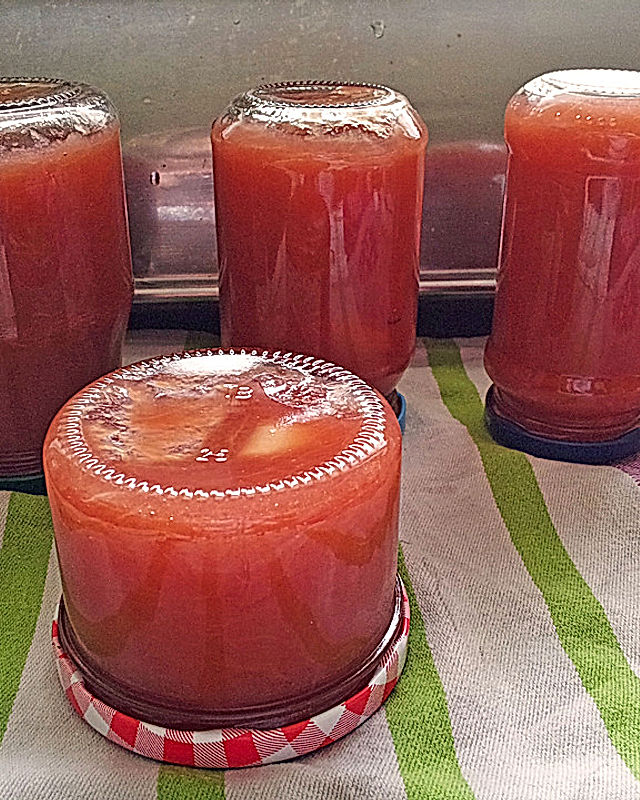 Rhabarber-Marmelade mit Apfel und Schuss