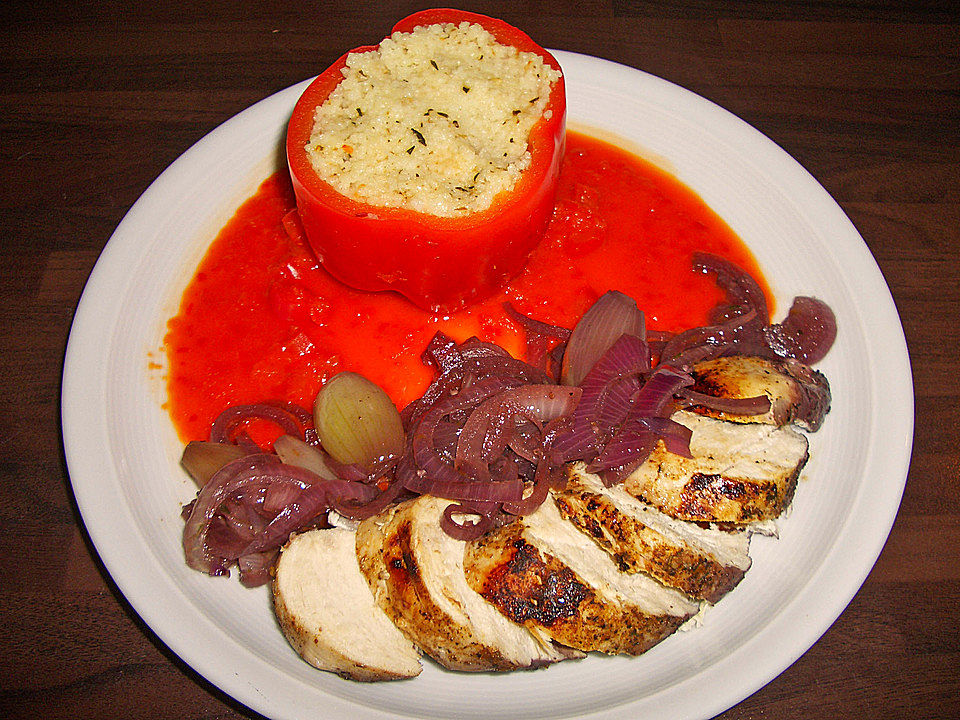 Putenbrust an Rotweinzwiebeln mit Couscous gefüllte Paprika an Ajvar ...