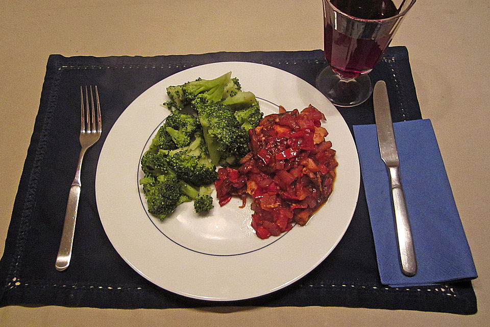 Hähnchenbrust mit Tomaten-Zwiebel-Sauce