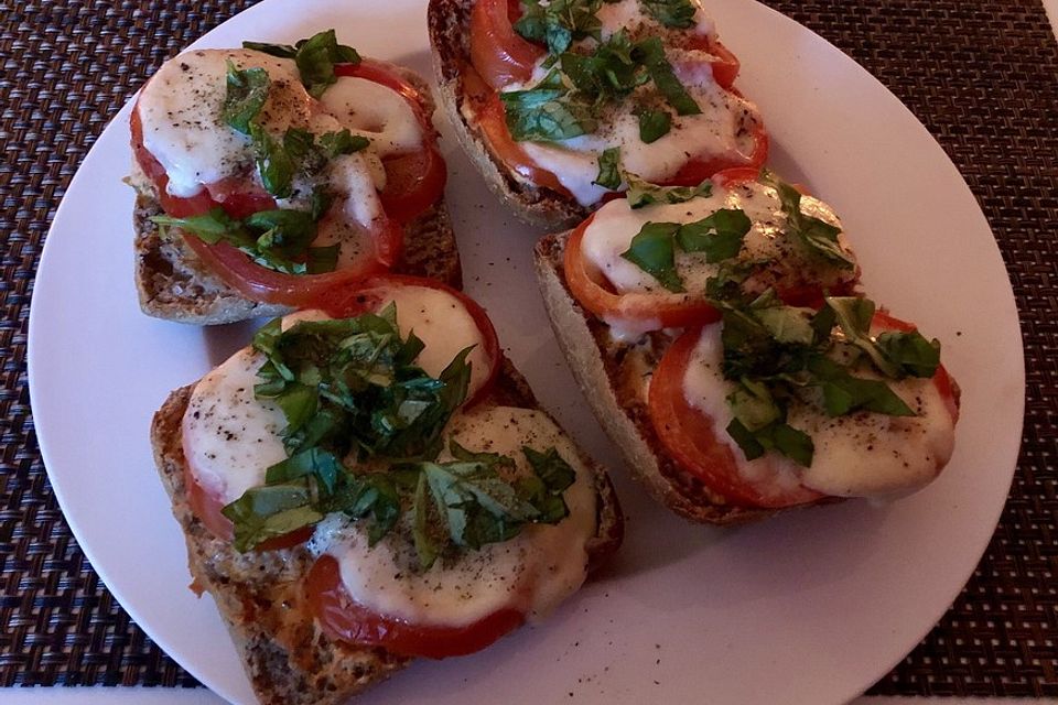 Tomate-Mozzarella-Brötchen