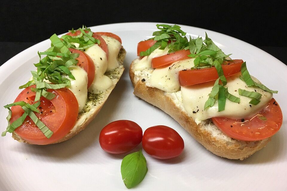 Tomate-Mozzarella-Brötchen