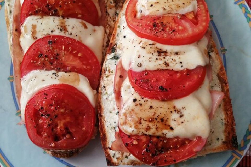 Tomate-Mozzarella-Brötchen