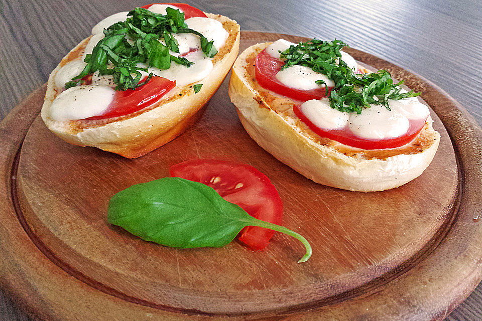 Tomate-Mozzarella-Brötchen