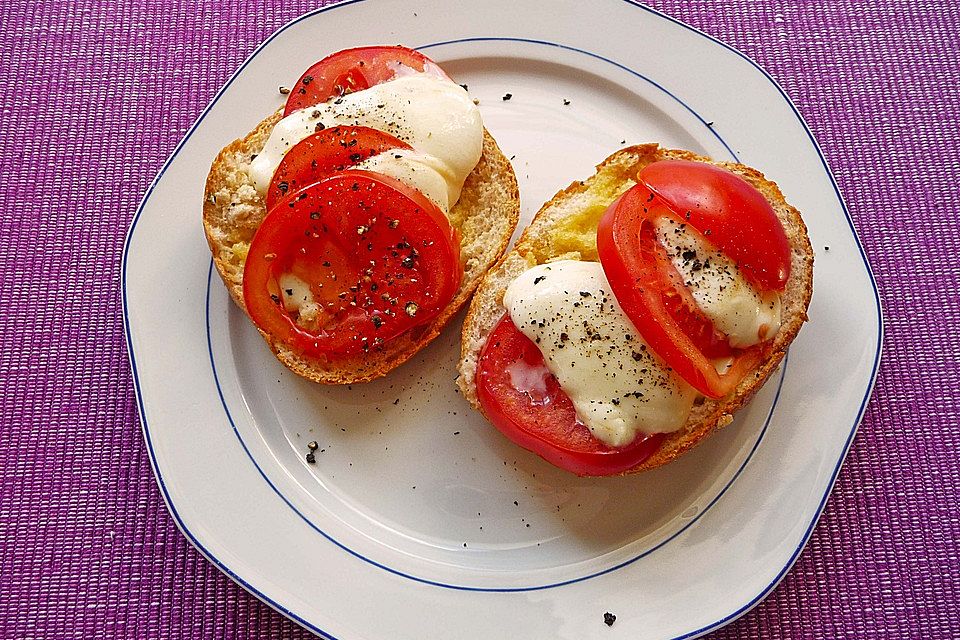 Tomate-Mozzarella-Brötchen