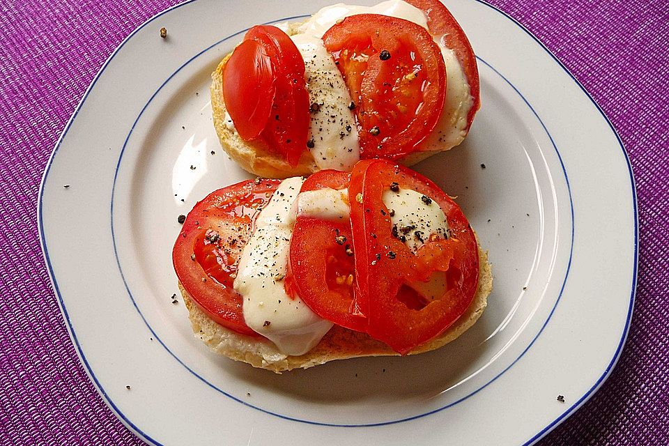 Tomate-Mozzarella-Brötchen