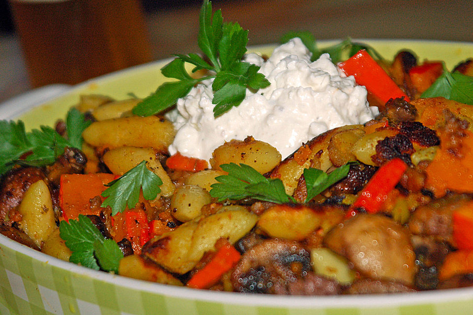 Herbstliche Kürbis-Pfanne mit Schupfnudeln