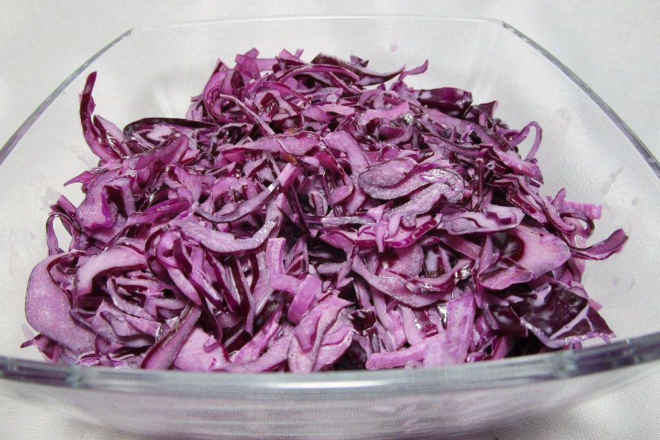 Rohkost mit Rotkohl