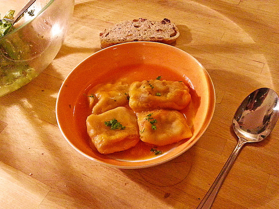 Pflaumen-Tofu-Ravioli in Kürbis-Rote Bete-Sauce, vegan von DERHANK ...