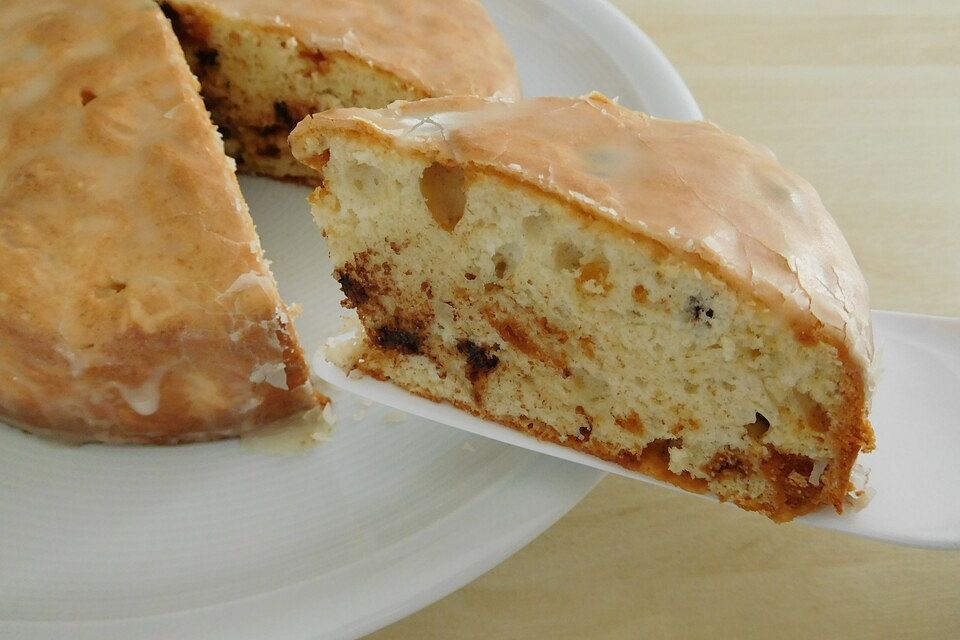 Kleiner Eiweiß-Gugelhupf mit Schokolade und Amarettini