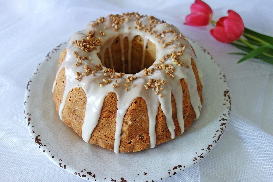 Kleiner Eiweiß-Gugelhupf mit Schokolade und Amarettini