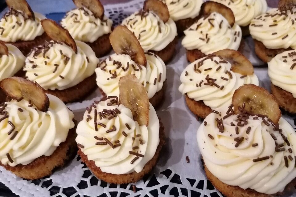 Banana-Split-Cupcakes