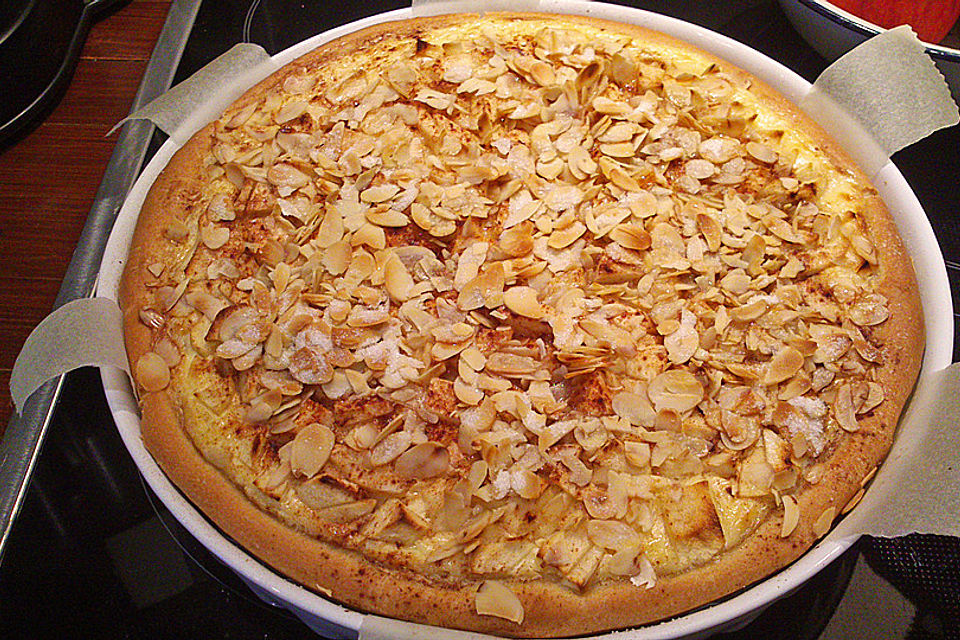 Gartenliebes Herbstkuchen mit Quitten, Äpfeln und Zimt-Zucker-Mandelkruste