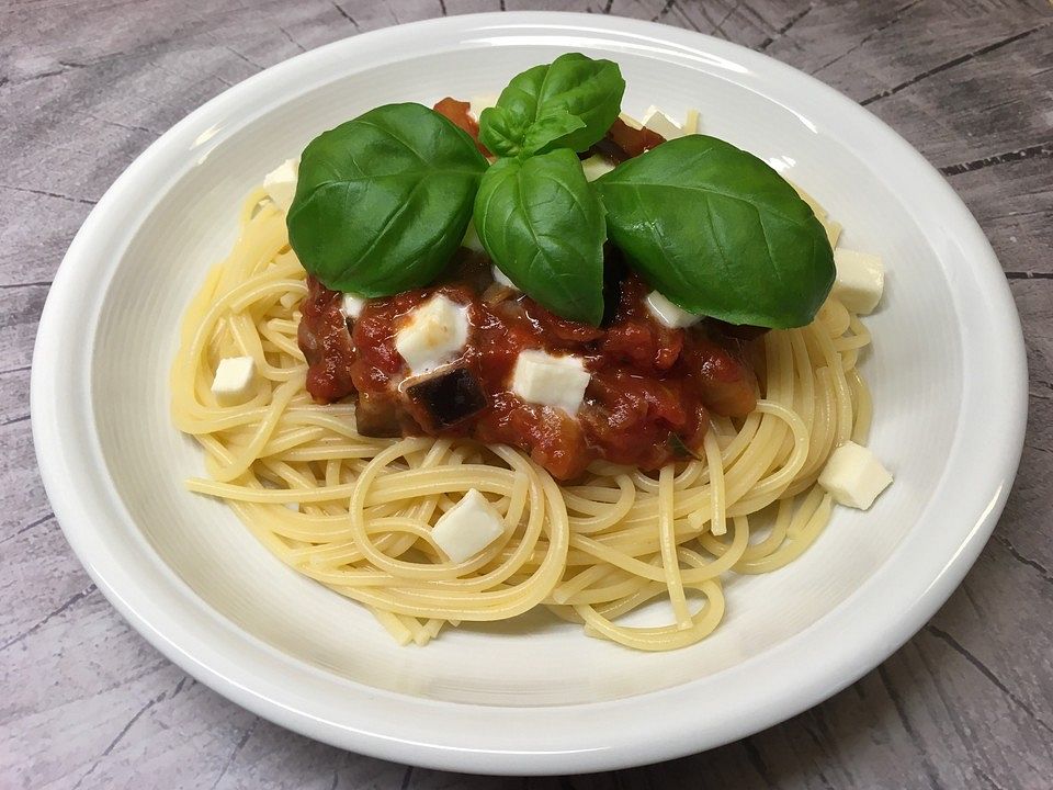 Pasta mit italienischer Auberginen-Tomaten-Sauce von mariemvb| Chefkoch