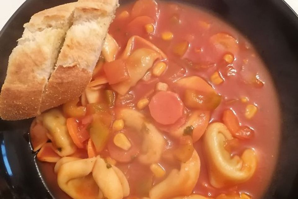 Tortellinisuppe mit Gemüse Tortellinisuppe mit Gemüse