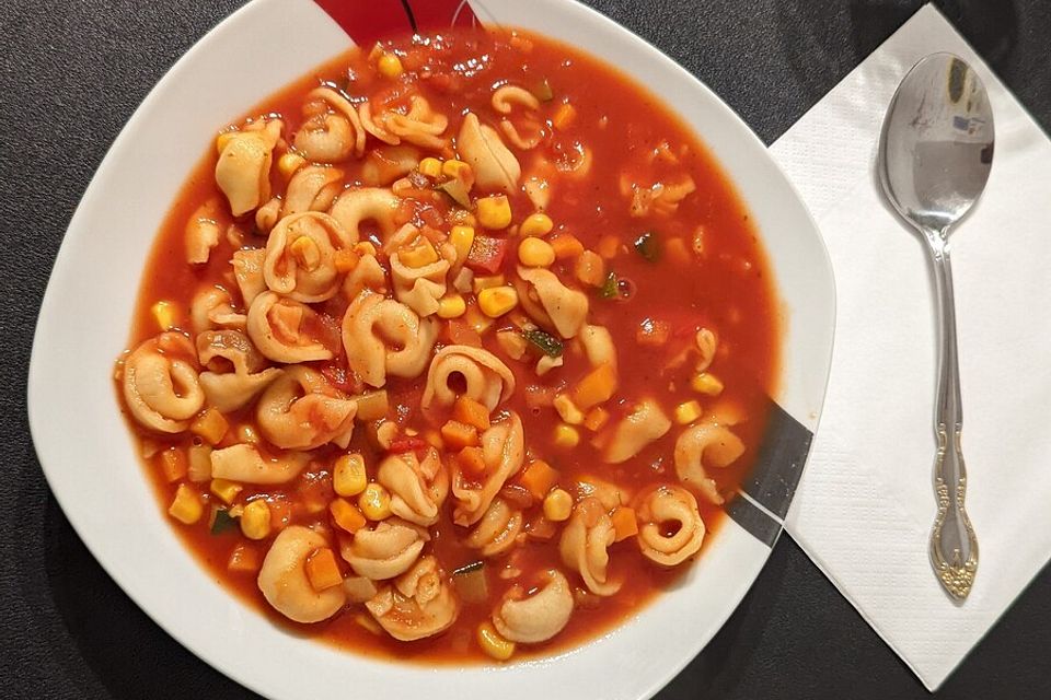 Tortellinisuppe mit Gemüse Tortellinisuppe mit Gemüse