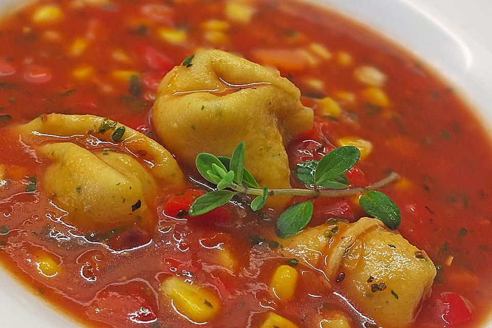 Tortellinisuppe mit Gemüse Tortellinisuppe mit Gemüse