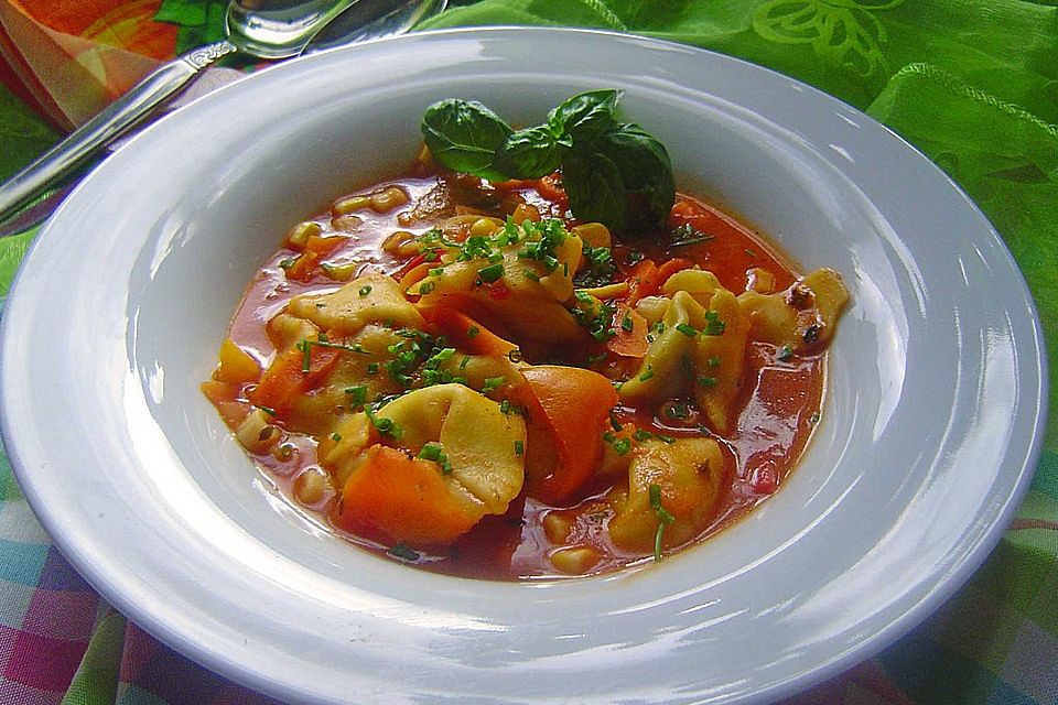 Tortellinisuppe mit Gemüse Tortellinisuppe mit Gemüse