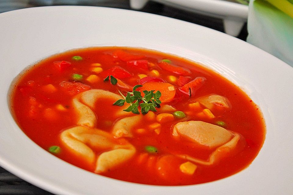 Tortellinisuppe mit Gemüse Tortellinisuppe mit Gemüse